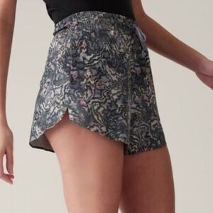 Athleta Crossroads Printed Shorts XL